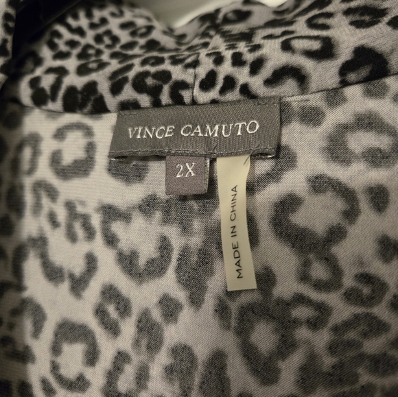 Vince Camuto Gray Leopard Print Top, Size 2X (NWT) - Picture 5 of 8